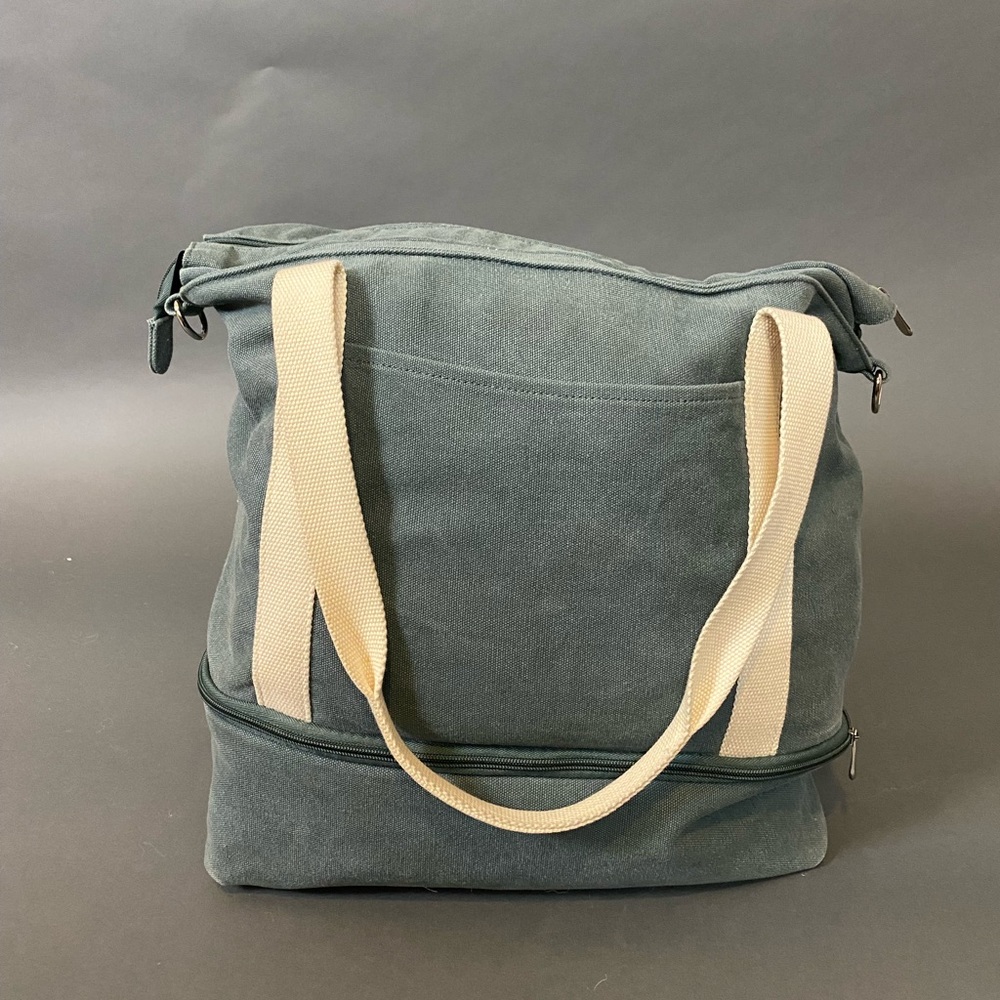 LO & SONS Weekender Travel Bag in Green with shoe storage.
